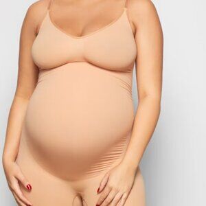 SKIMS MATERNITY SCULPTING BODYSUIT MID THIGH
